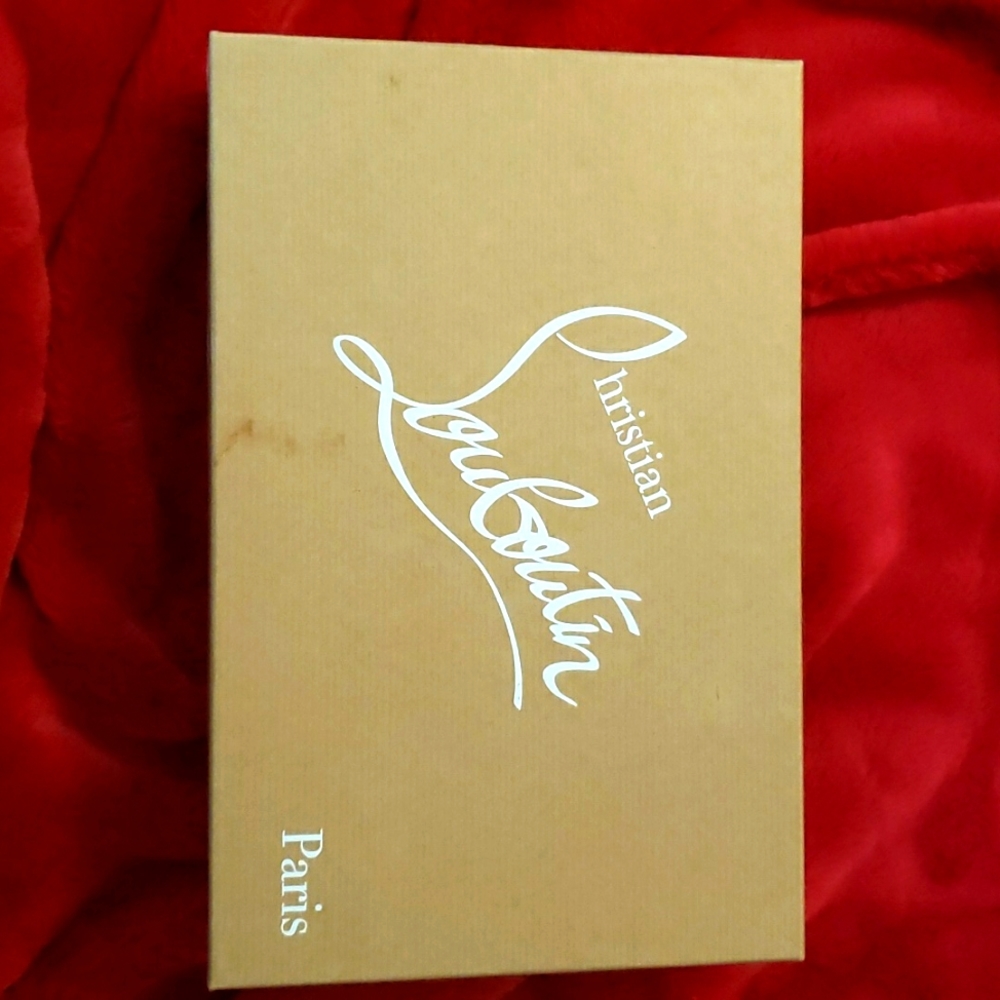 Christian Louboutin - Picture 8 of 8